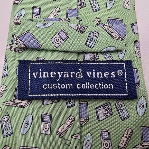 Vineyard Vines Custom Collection Stroz Friedberg Men's Silk Tie Green 3x60 - Picture 5 of 8